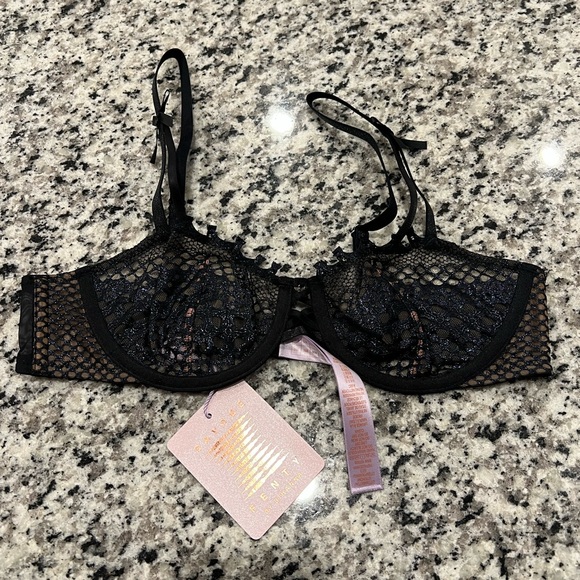 Savage X Fenty Black Lace Underwire Bra Intimates 34a bra and XS panties - Picture 7 of 8